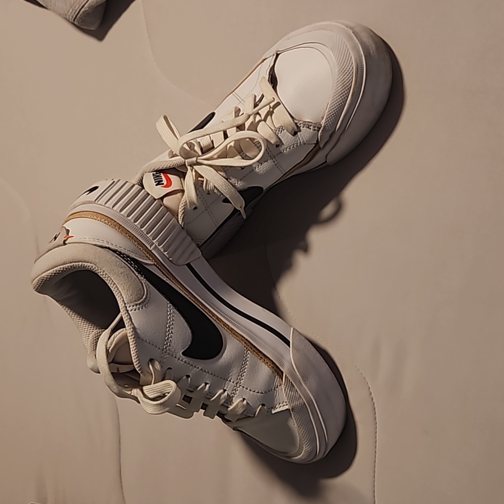 Nike Legacy 6.5 womens